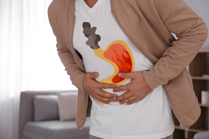 खट्टी डकार और एसिडिटी से तुरंत राहत पाने के देसी उपाय! acidity & acid reflux problem in a man