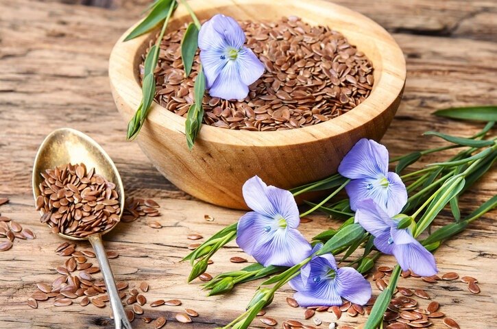 Alsi seeds on a table, spoon in a wooden bowl